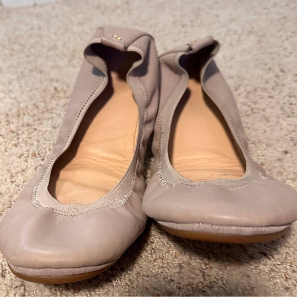 Yosi Samra nude flats EUC - Picture 3 of 3